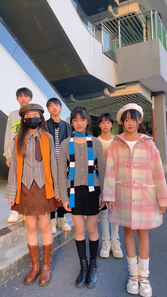 不开口说话,还是我心中的靓女靓仔,一开口就