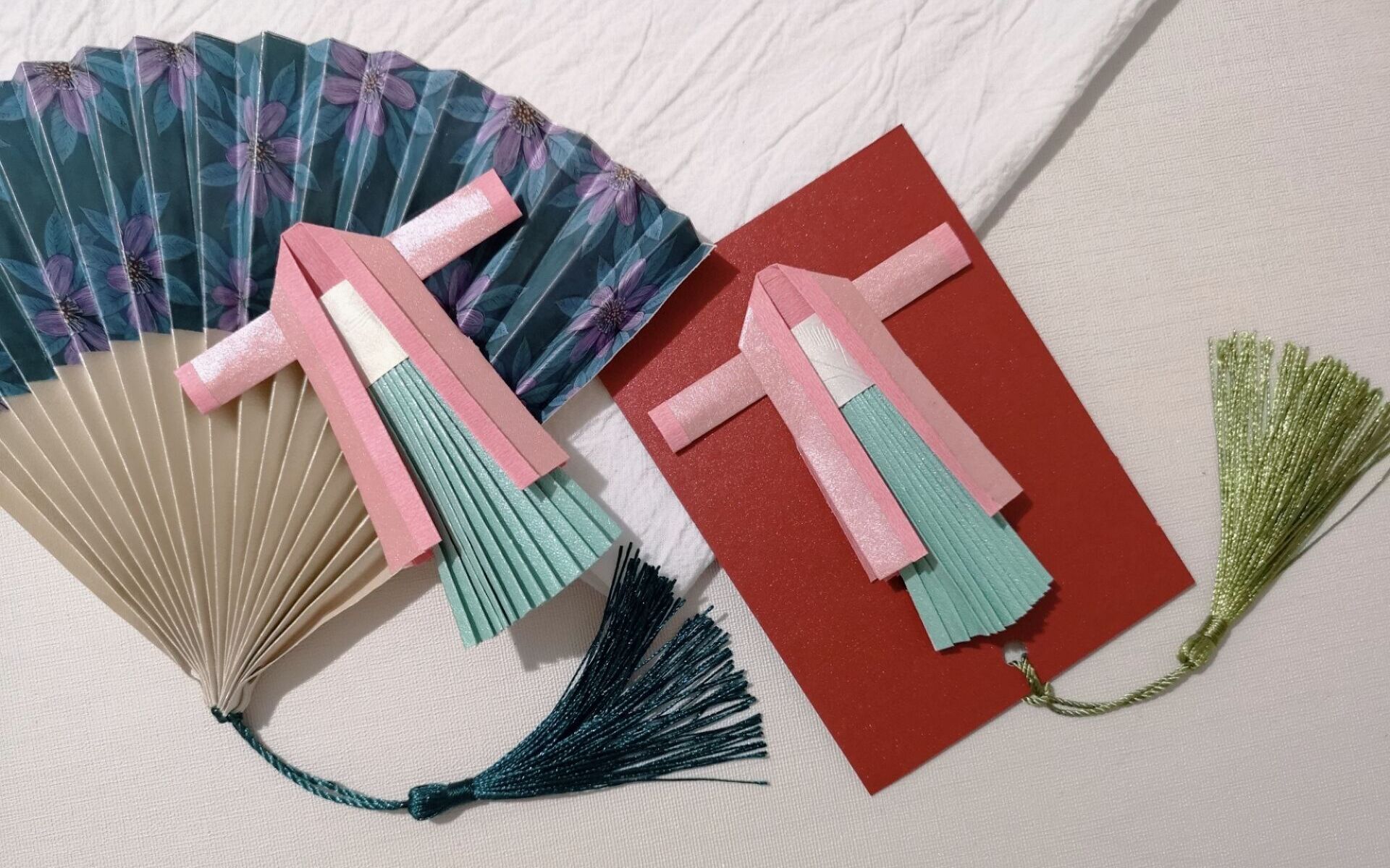 简单的汉服折纸书签之褙子,拿起纸就能折,做出来送朋友,超级棒