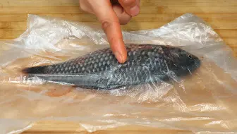 卖鱼小贩教我的3种刮鱼鳞方法 第1个我就没见过 第3个最好用 哔哩哔哩 Bilibili