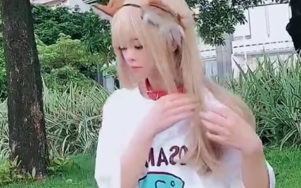 男生被迫女装 B站