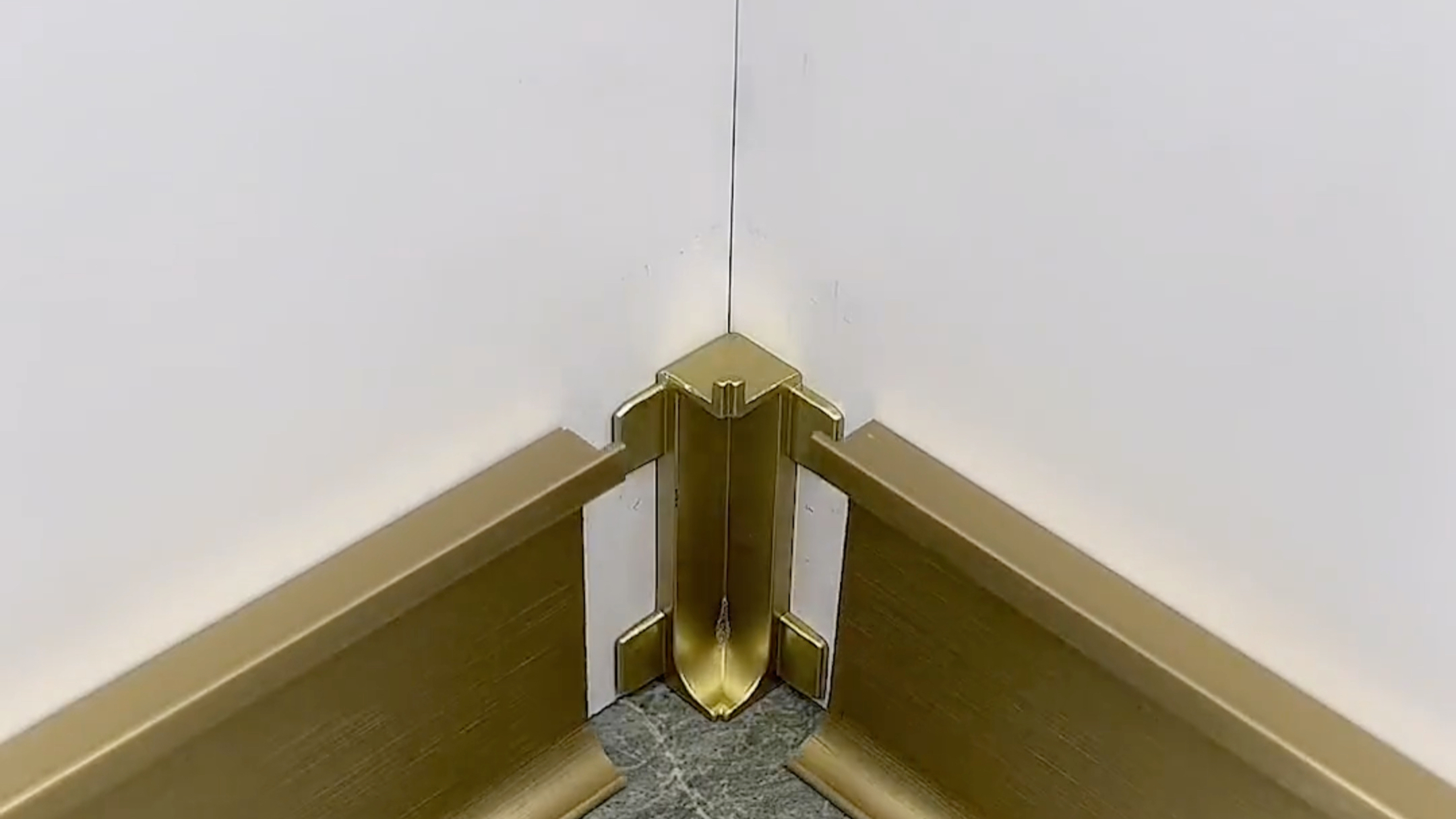 内嵌式铝合金踢脚线