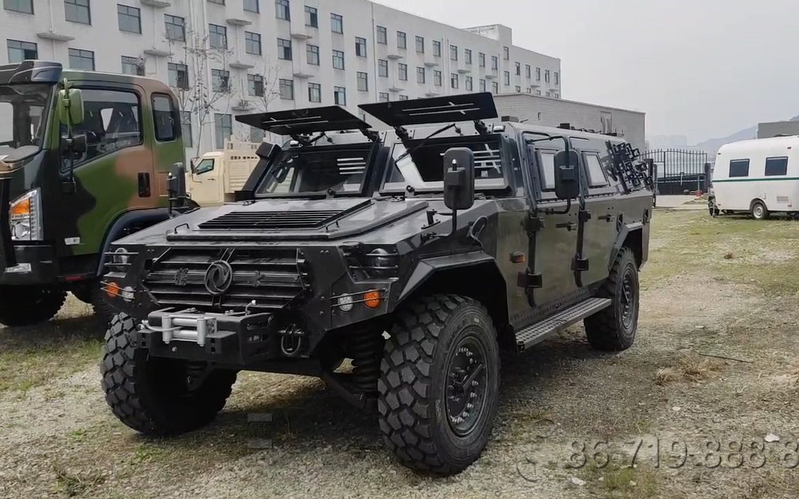 突击吧!四驱东风猛士越野车来啦!