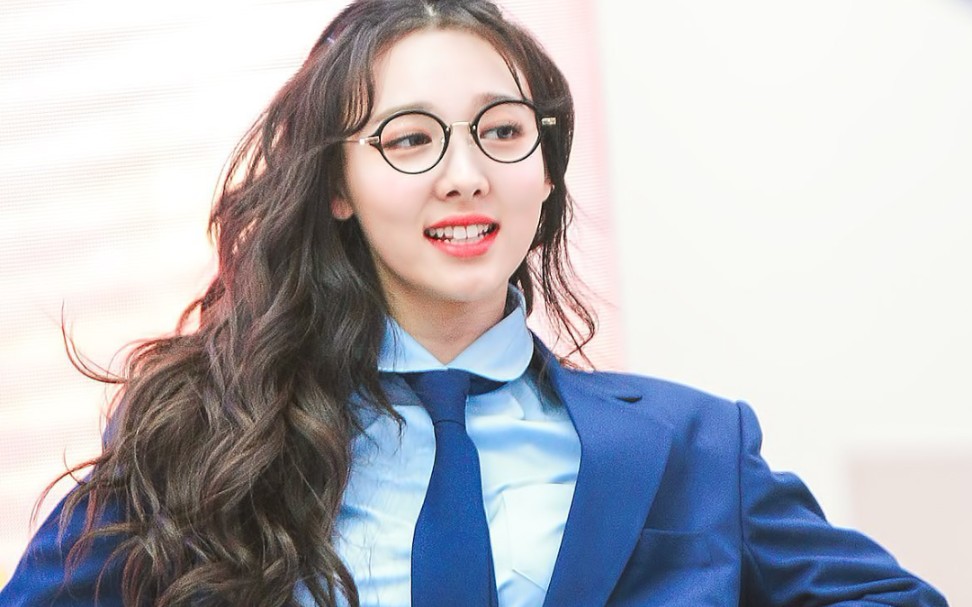 清纯高中生!twice 林娜琏what is love直拍