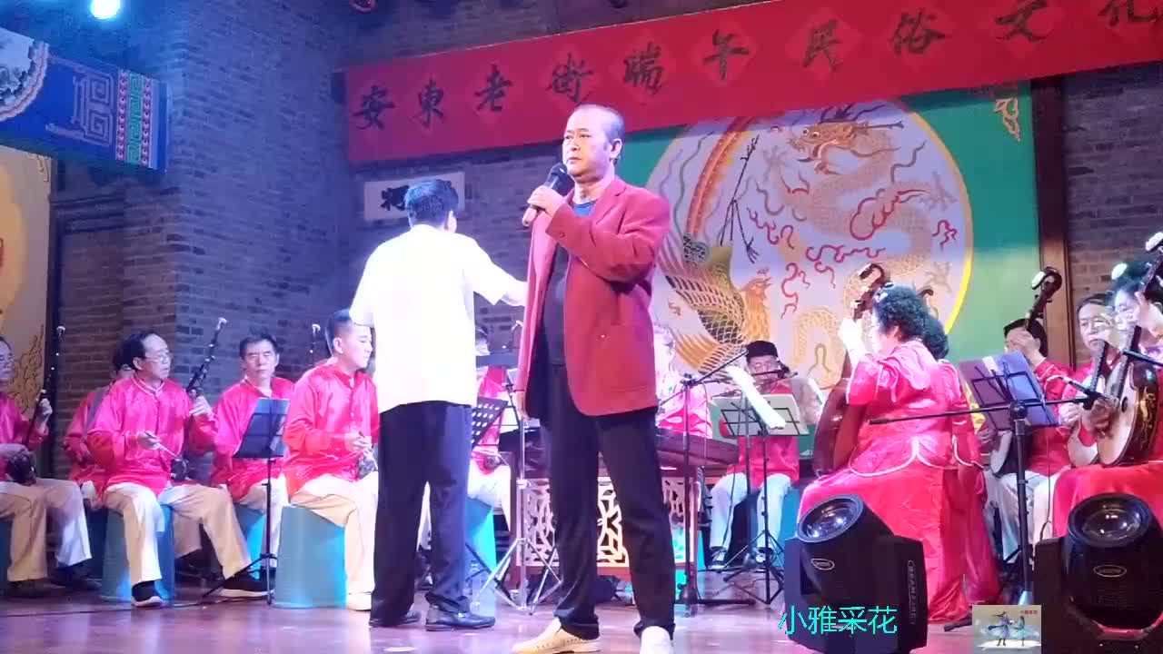 [图]他唱的军旅歌曲《我爱五指山我爱万泉河》；声音浑厚，气宇轩昂