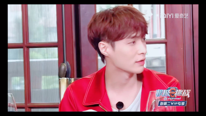 魂穿小岳岳!张艺兴深情眼神!