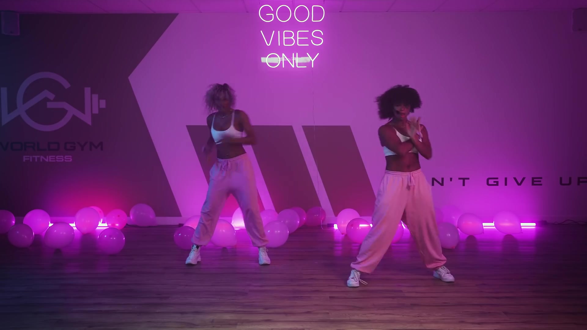 [图]GOOD MOOD WORKOUT HIT IT - BLACK EYED PEAS