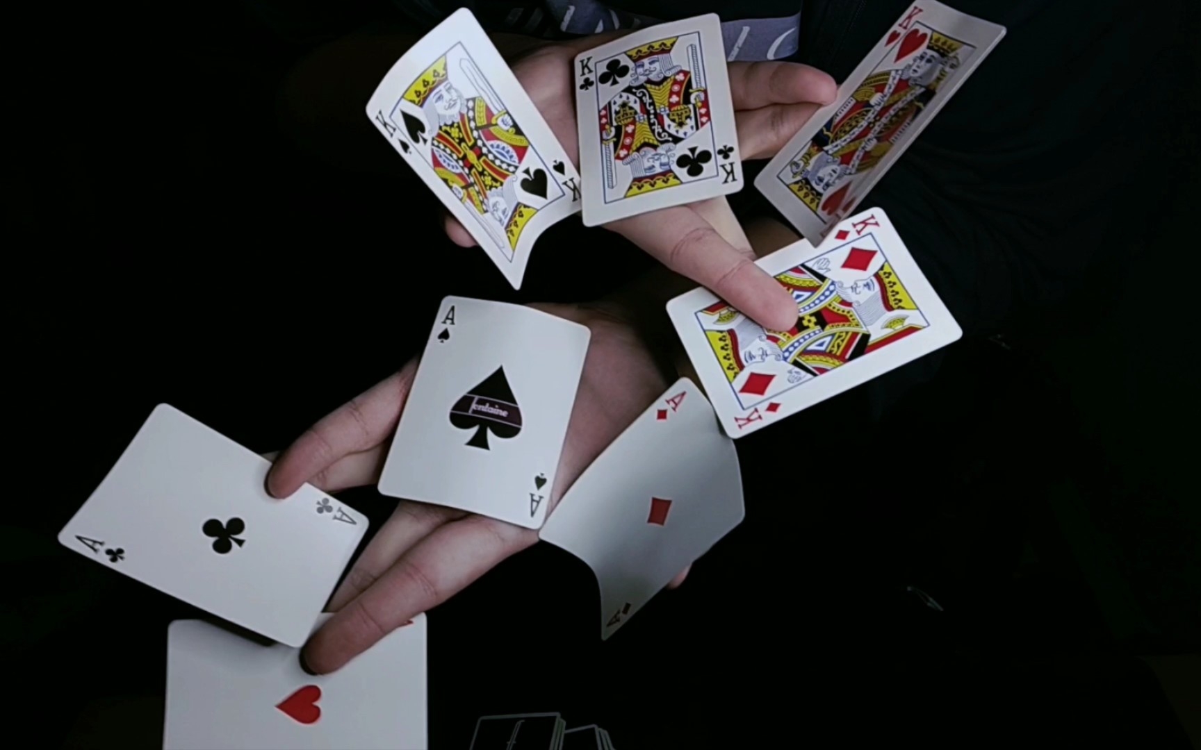 我拍了一个纸牌魔术solo片