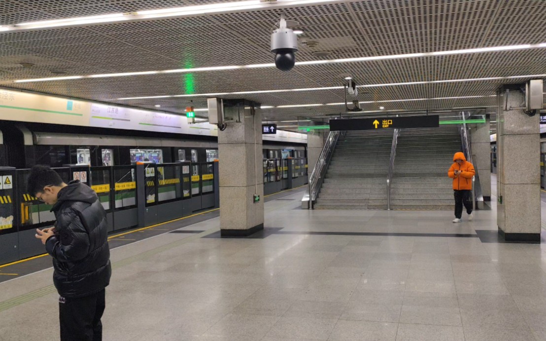 up主我来实况在上海地铁江苏路站从11号线换乘2号线全过程!