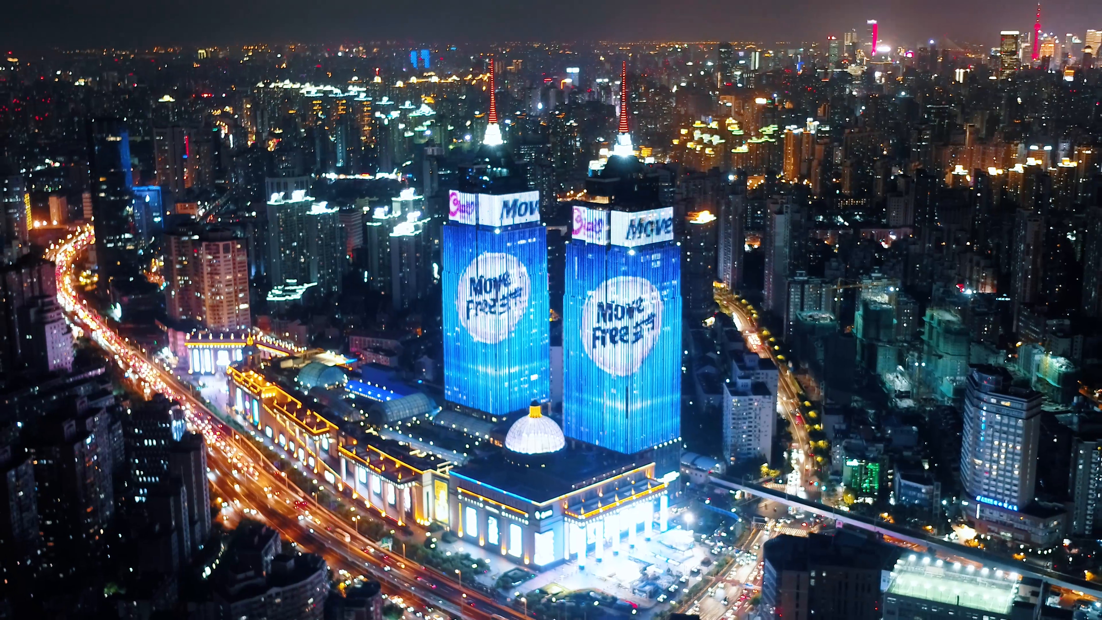 洋葱omall携手旭福点亮上海环球港双子塔