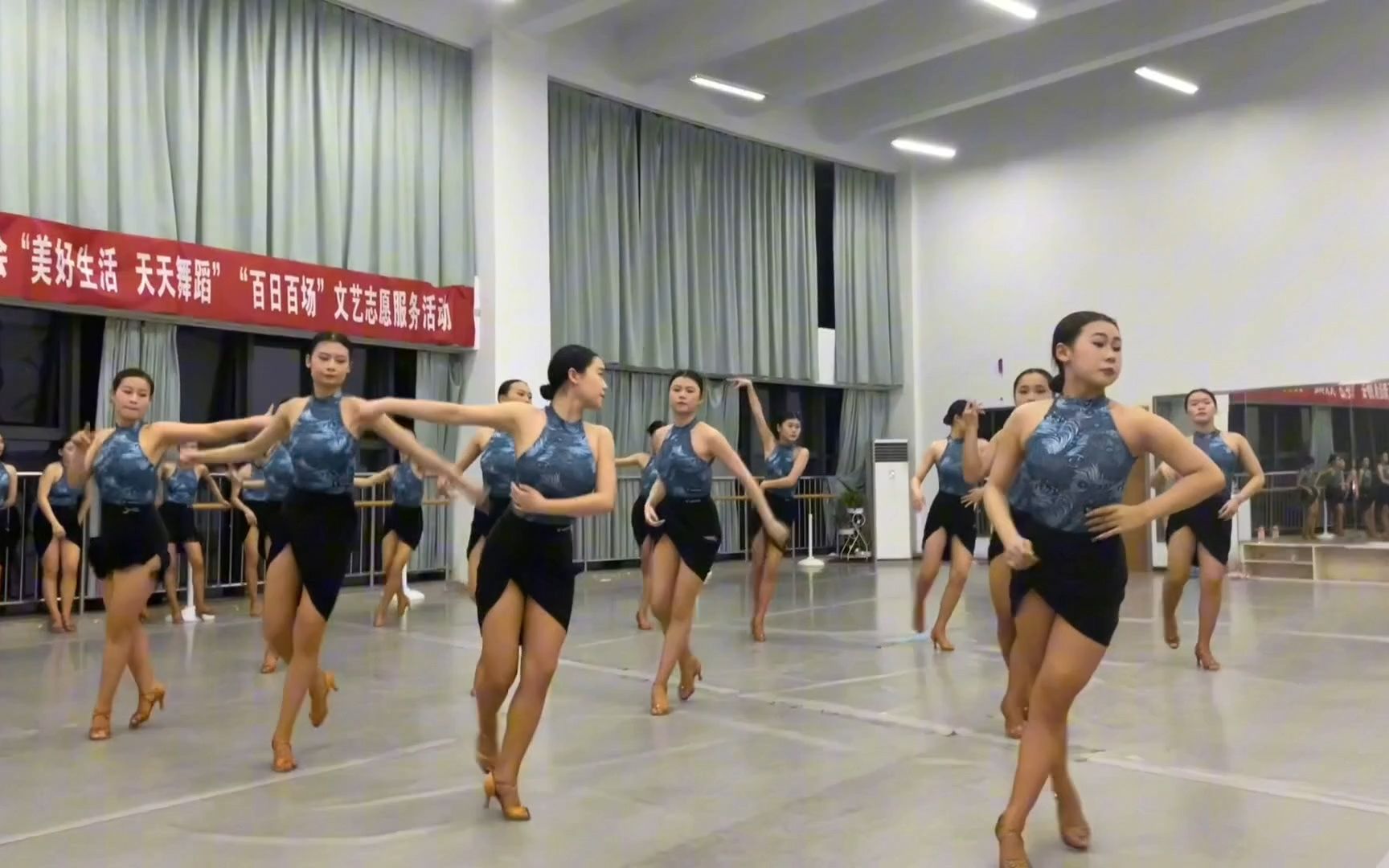 北校区也来一个#拉丁舞 #舞蹈课堂随拍 #国标女孩