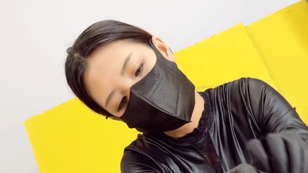 蕾丝皮衣手套女特工晓g姐姐审讯犯人