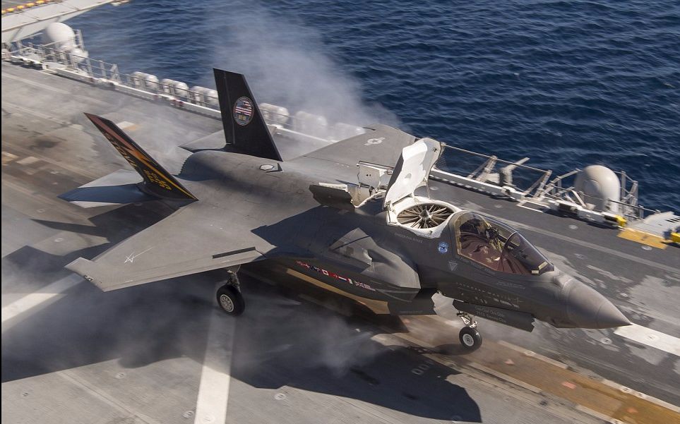 【逆火行】 第127期 人类军事史上首次,隐身舰载机正式部署军舰