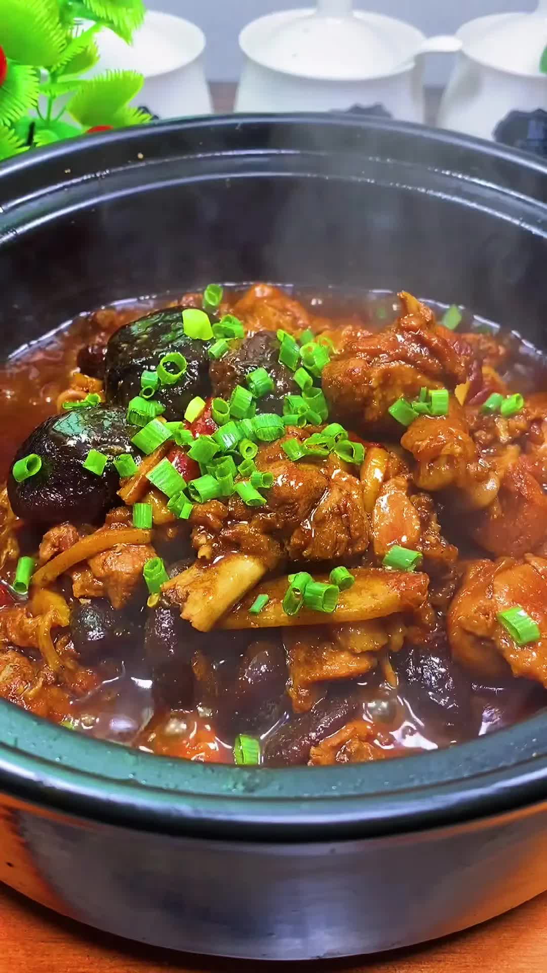 这样做出来的砂锅可乐鸡,制作简单又好吃喜欢的在家试试