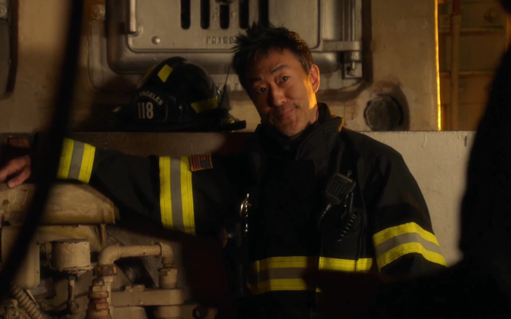 紧急呼救消防员百般烦闷无人倾诉与炸弹犯促膝谈心