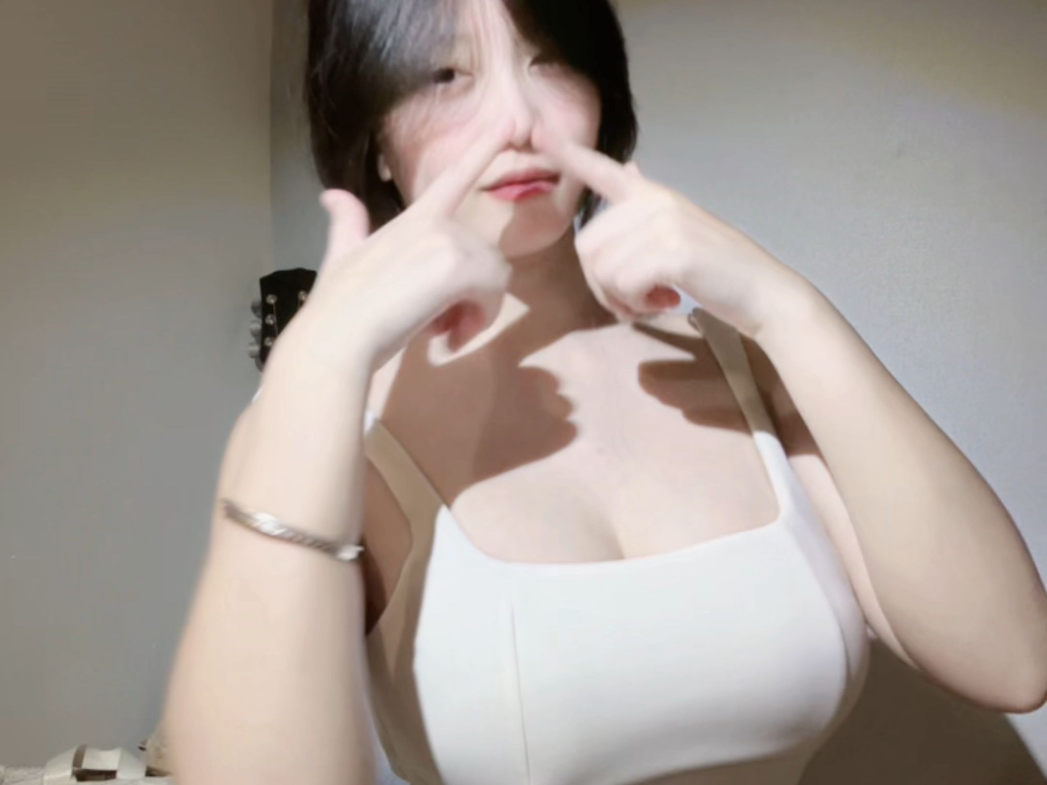 哥哥主页简介加我wx吧