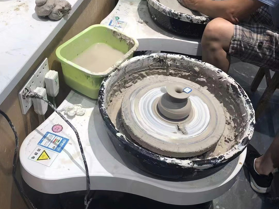 手工捏陶罐