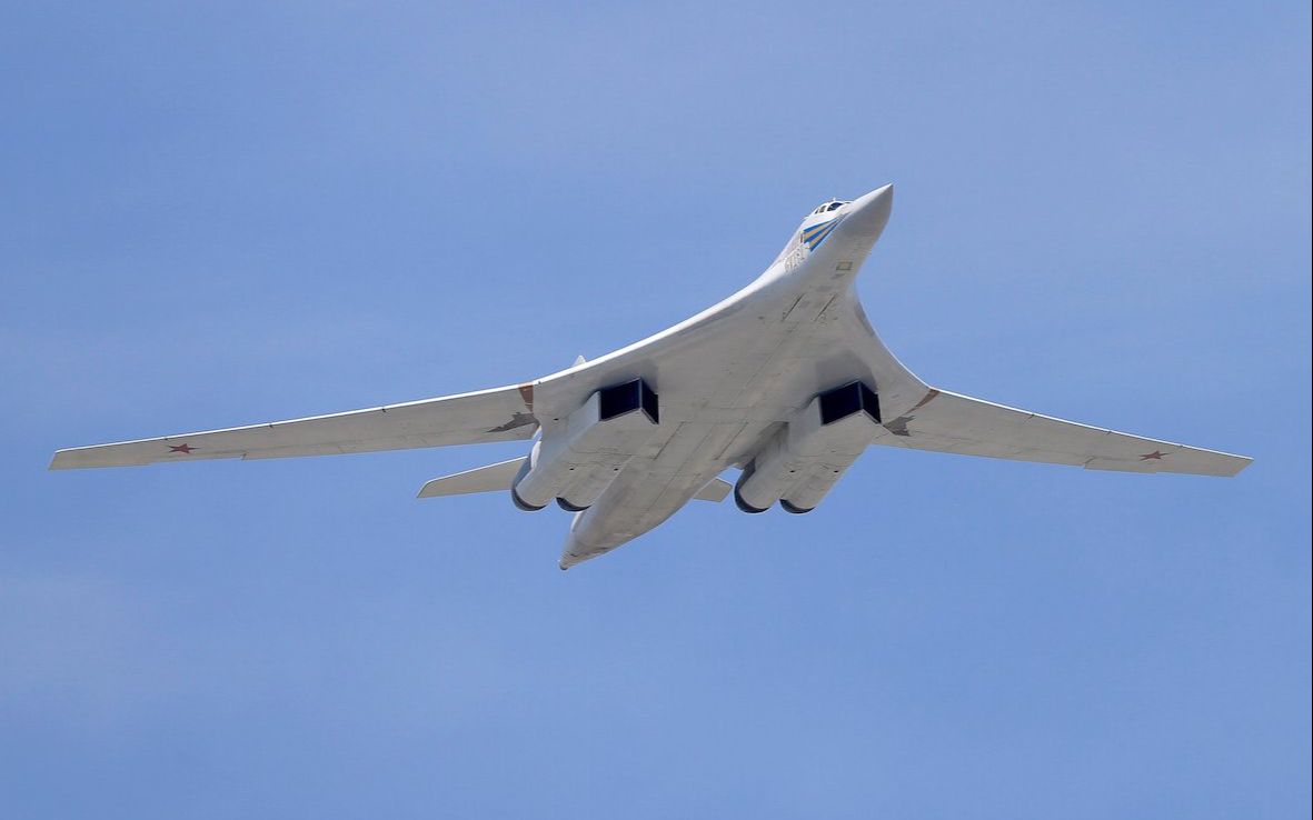 圖-160轟炸機(俄文:Ту-160,英文:tu-160,北約代號:海盜旗)