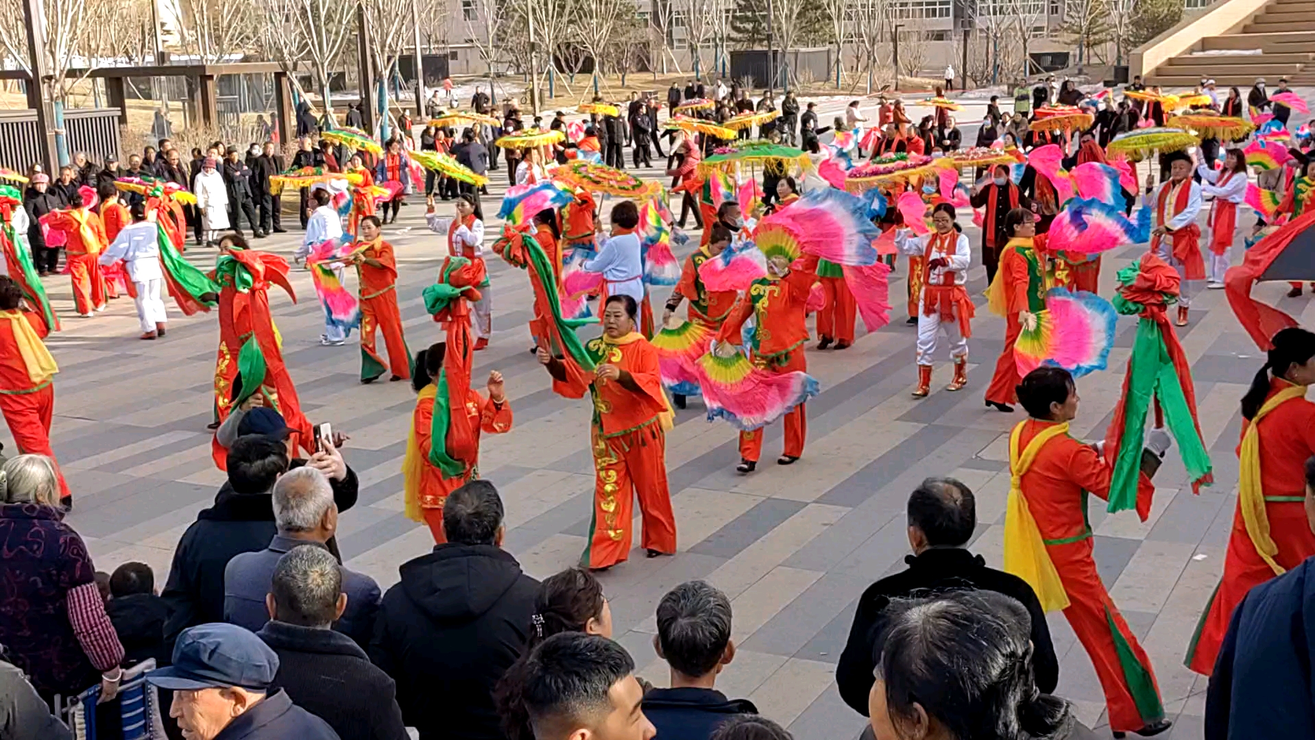 陕北大秧歌一起来欣赏吧