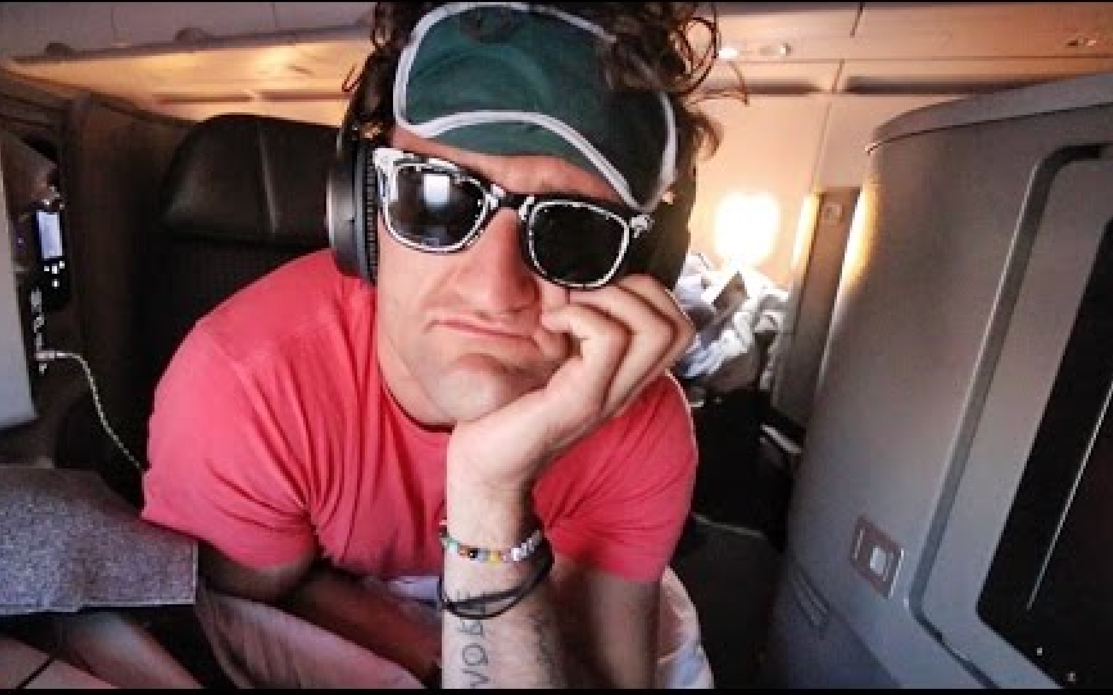 [图]【中文字幕】Casey Neistat-vlog 住在飞机上（Living on an airplane) 20150710