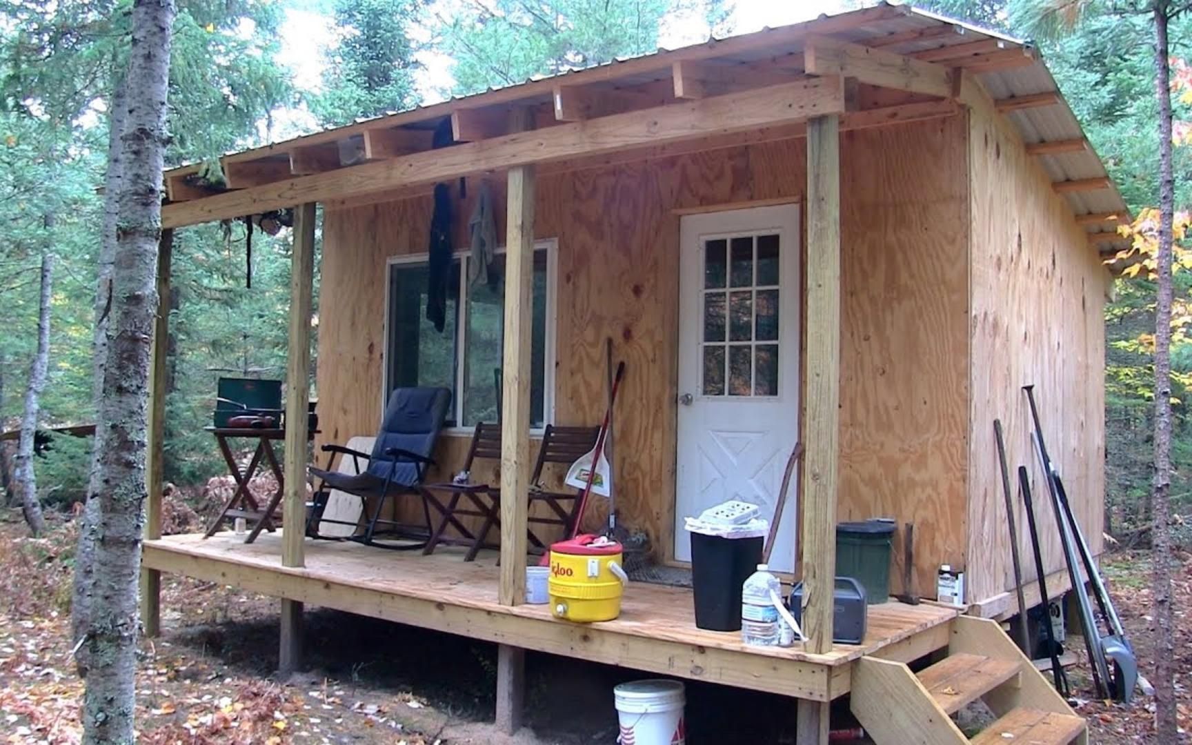 [图]野外建造，40岁的中年男子独居深山，建造最豪横的独栋荒野木屋