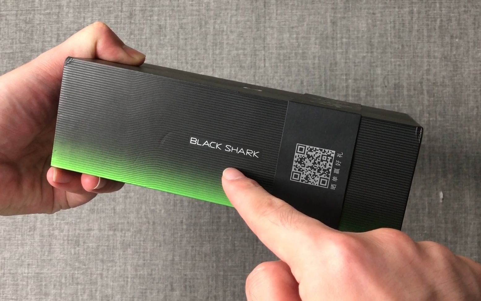 2399的电竞之王"blark shark"二代pro,翻到背面的一瞬:天哪!