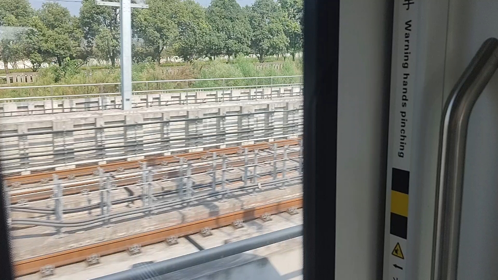 重庆市轨道交通江跳线(crt jt)列车路过双福车辆段