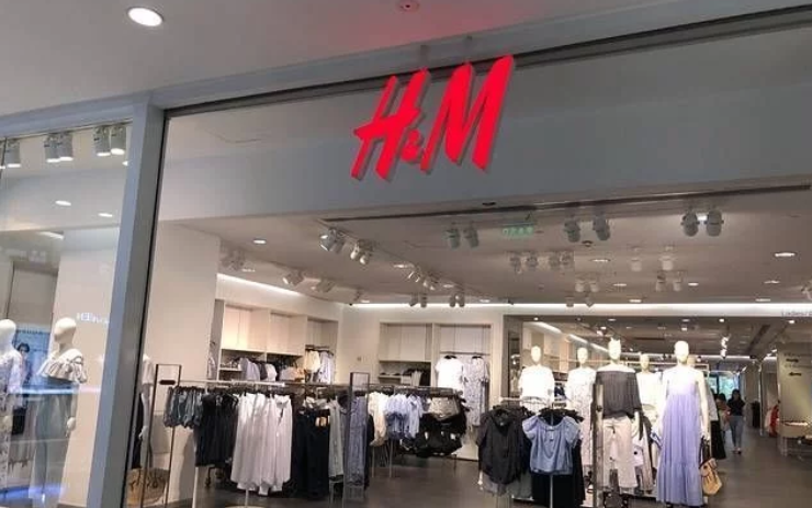 3月25日晚上八点半山东济南和谐广场hm店暂停营业大济南太牛了腾讯