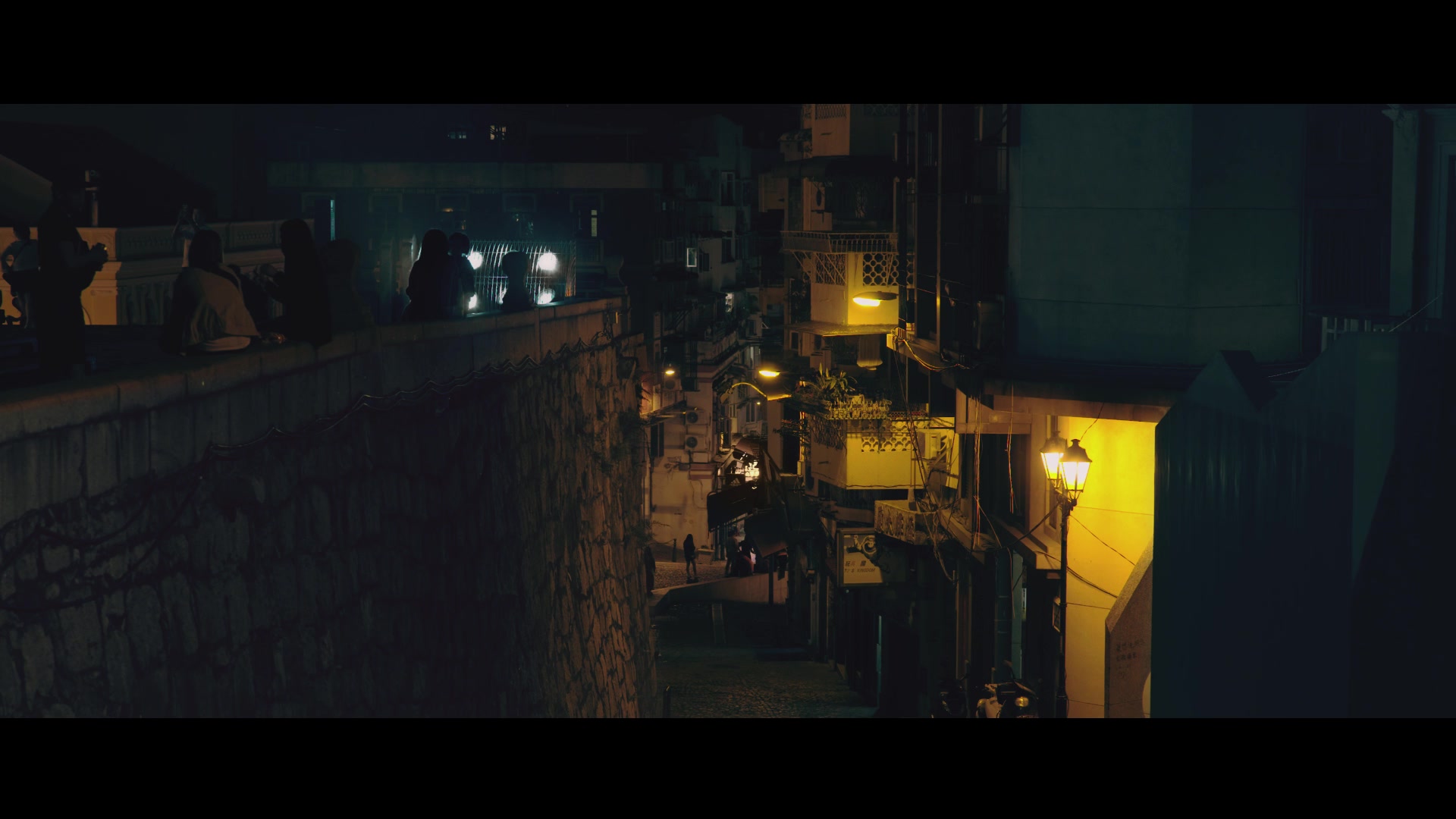 索尼6500安静的街道夜景-达芬奇电影调色