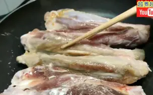 Tải video: 【阿叔】电磁炉平底锅煎猪寸骨粤语