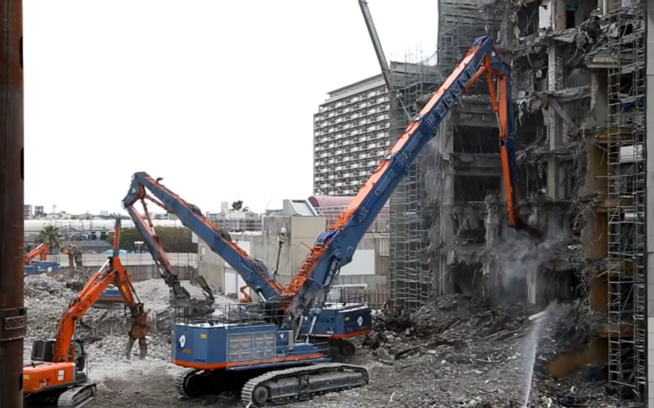 日立hitachizx1800k大型拆楼机拆除作业
