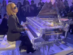 Скачать видео: YOSHIKI's fashion show afterparty超近距离聆听林老板弹钢琴！p2