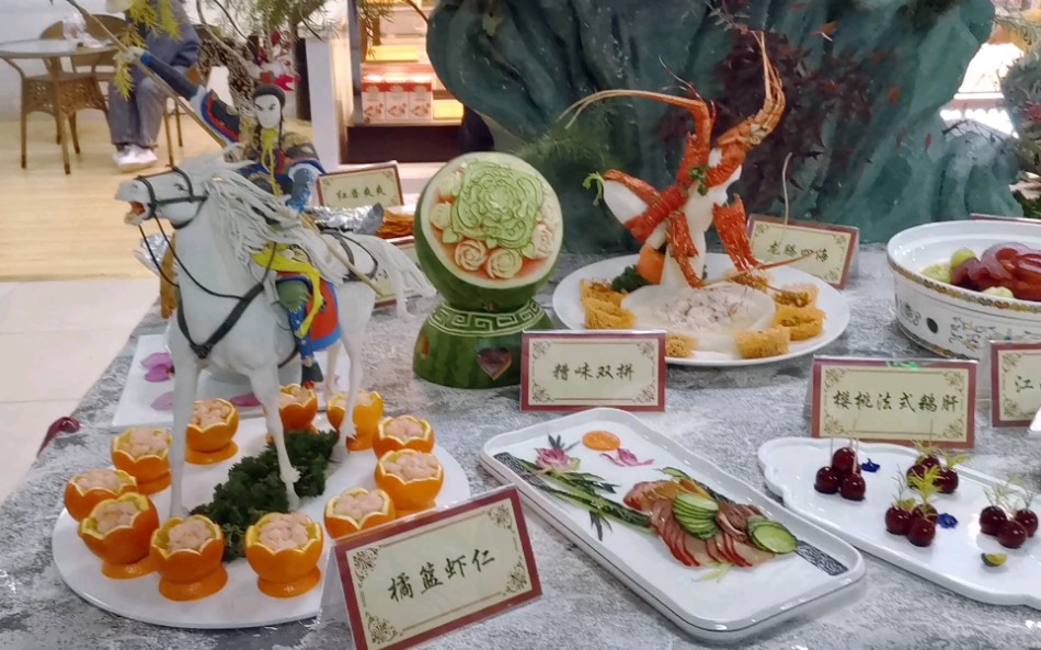 冬至学校食堂的美食展览区,只和远观而不可亵玩焉