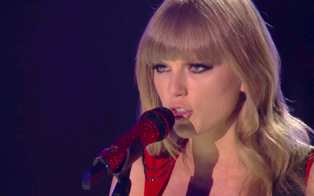 Taylor Swift 《Red》Live at the CMT Music Awards哔哩哔哩bilibili