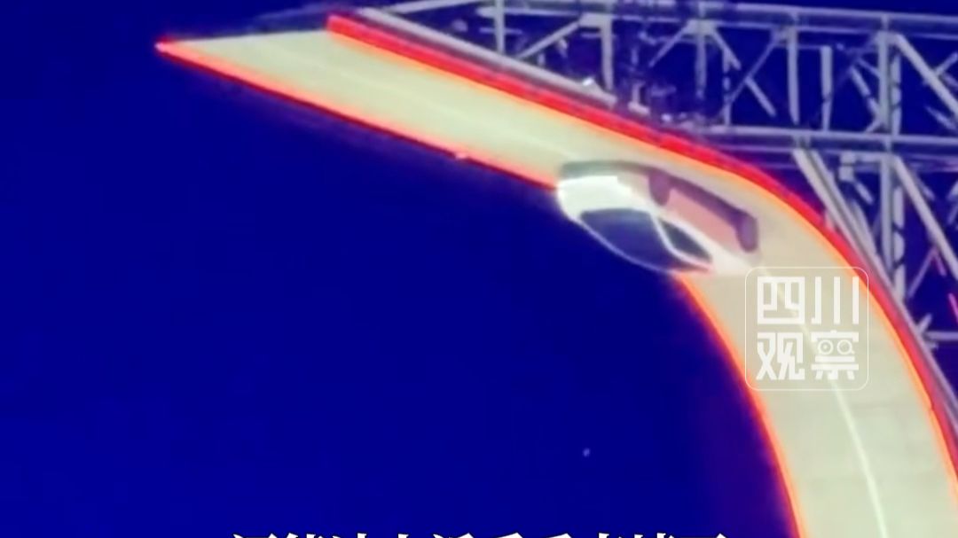 不仅能飞还能倒挂贴墙行驶、空中翻滚，特斯拉新款Roadster跑车亮相，中国官网开放预订 意向金33.2万元