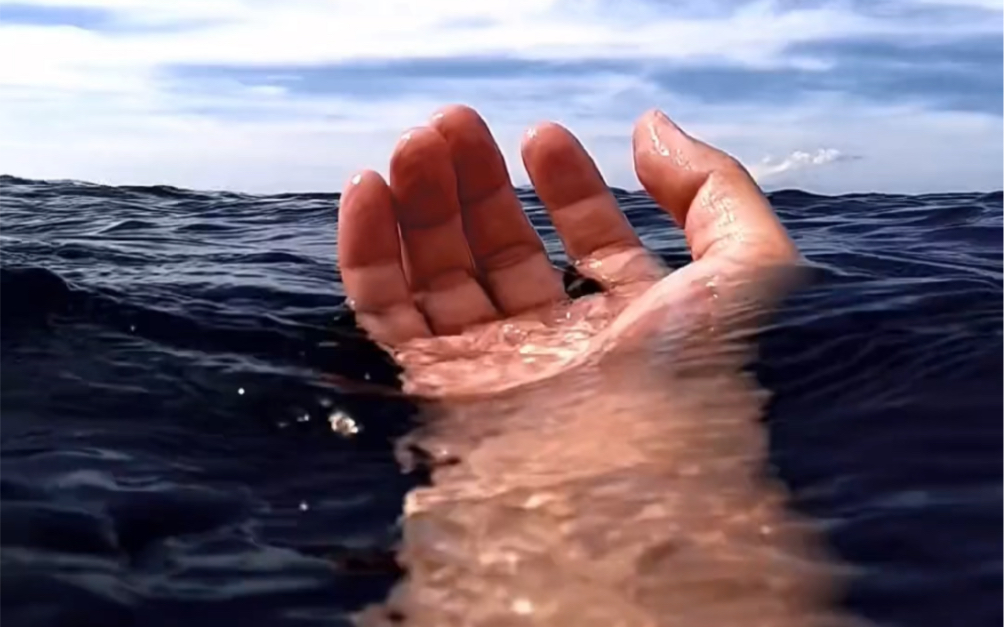 屏住呼吸 一起体验深海恐惧的窒息感