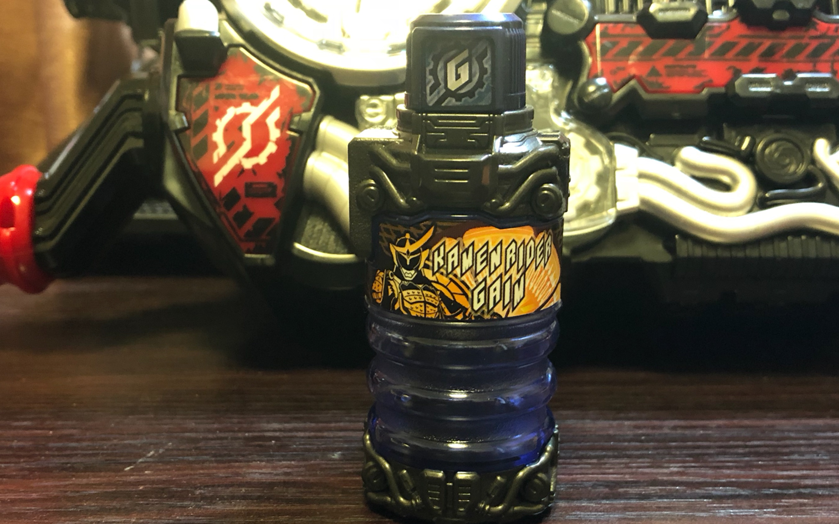 「假面骑士build」传说骑士铠武瓶测评