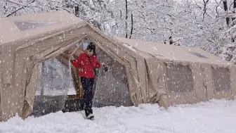 Download Video: 这次搭的超大帐篷 遇到非常大的大雪 像在家一样的好。 露营 ASMR