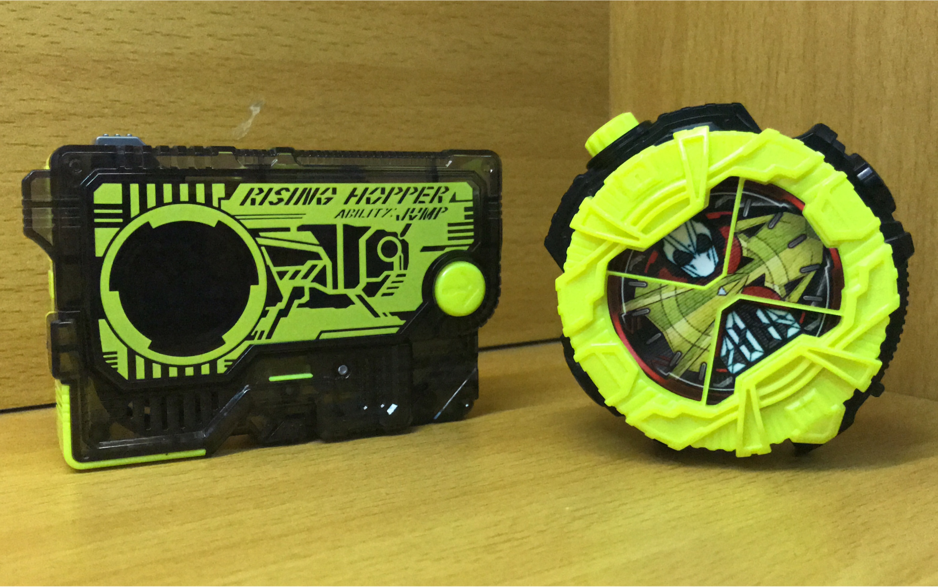 「吃瓜评说」未开播先成表!万代——假面骑士01表盘(赠品)单体介绍