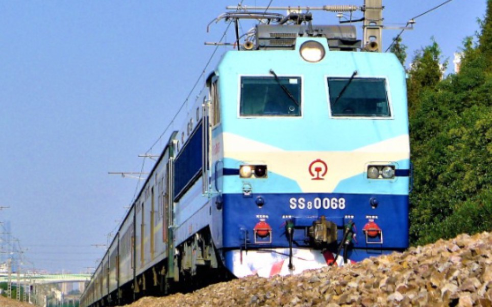 拍摄事故ss80068牵引k575通过莲花路