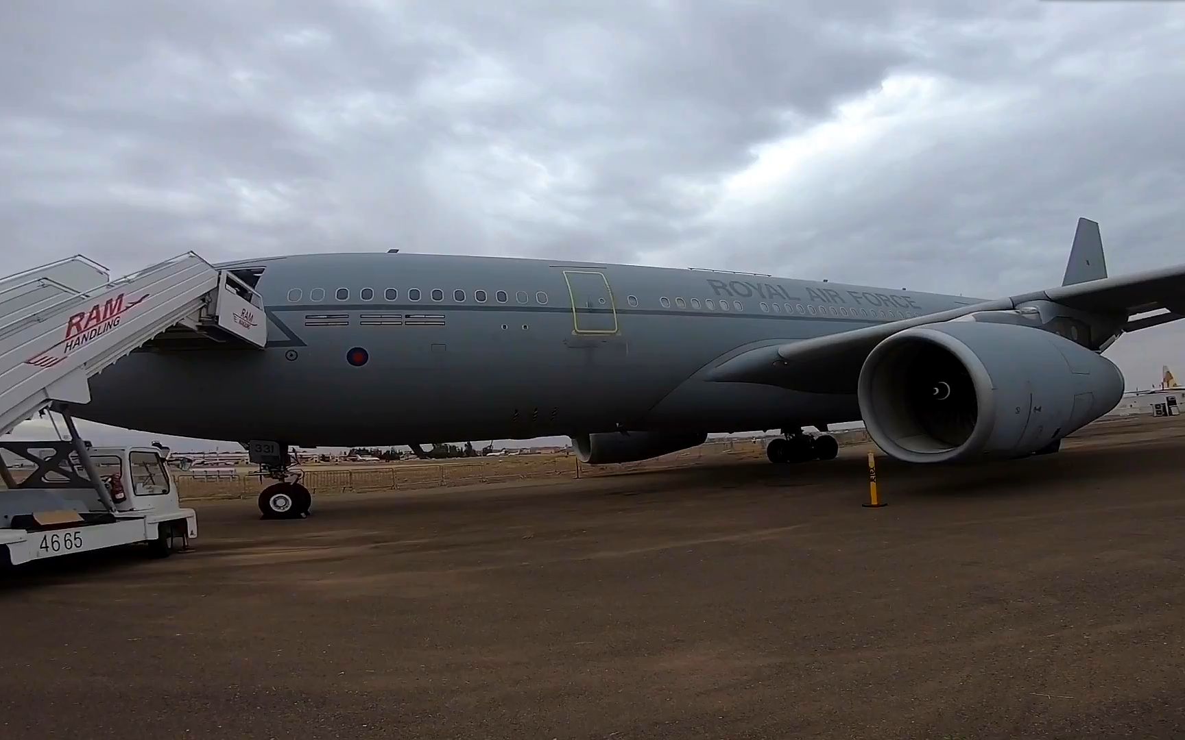 近距离拍摄空客a330客机