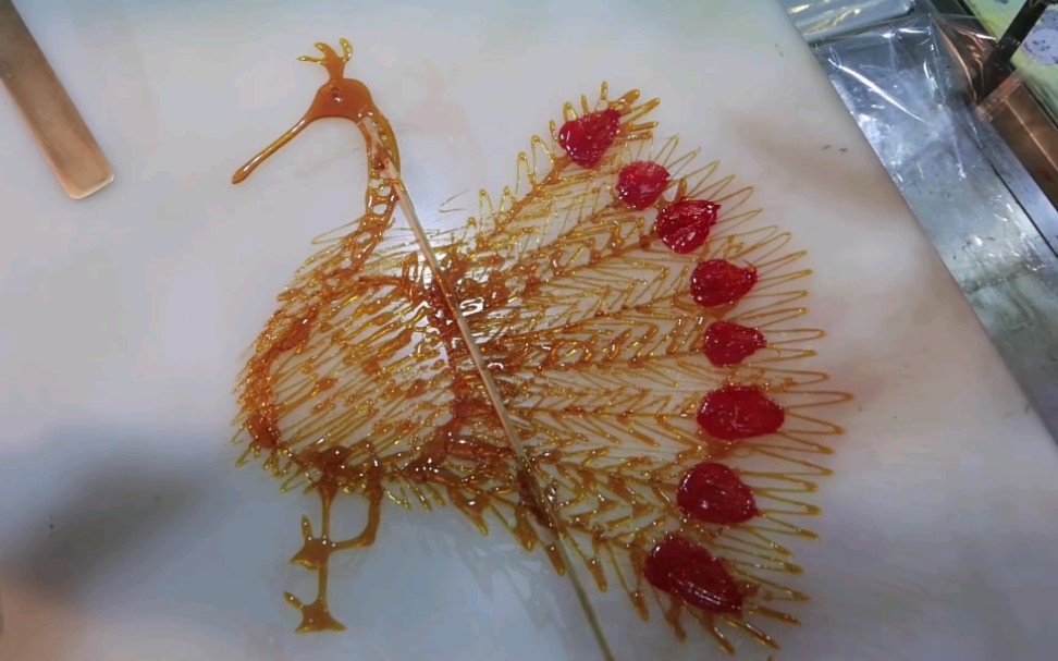 [传统糖画孔雀的做法]好吃不贵系列_哔哩哔哩_bilibili