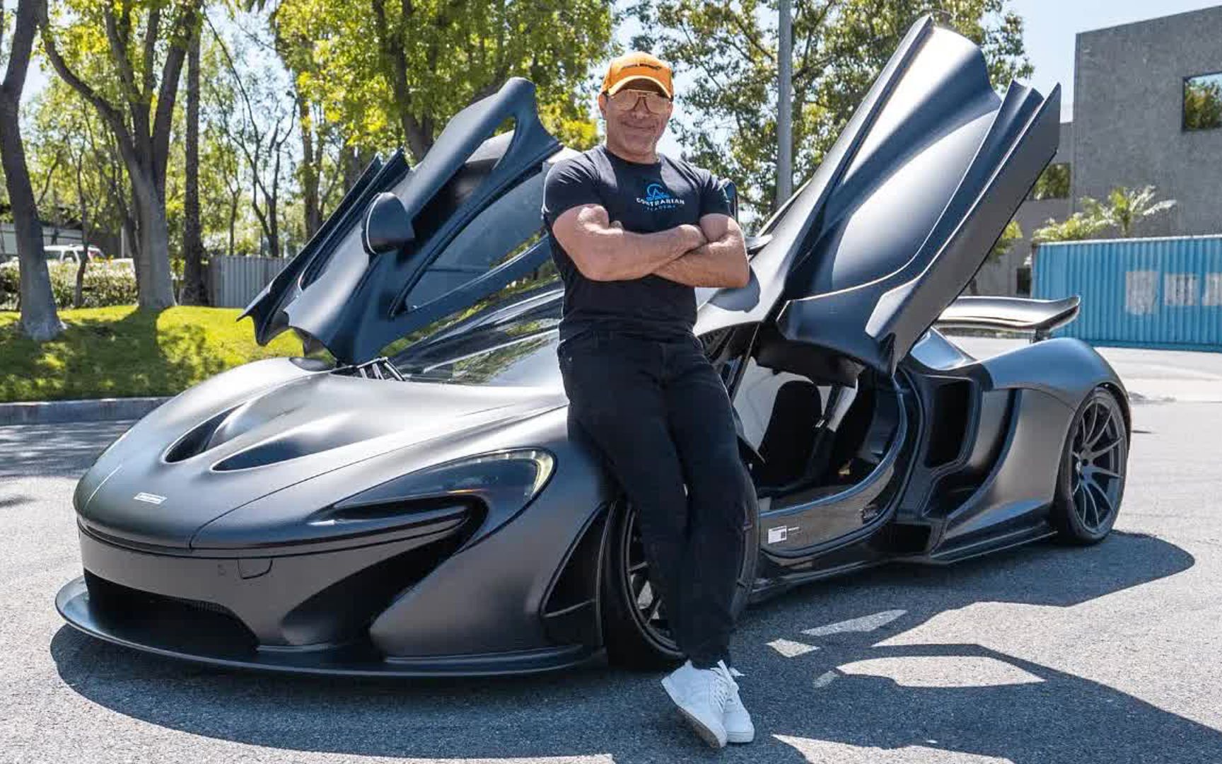 豪车驾驶实拍:土豪把布加迪挪开,终于可以开着迈凯伦去兜风了