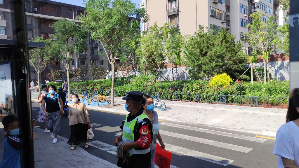 k809解放路开化寺街口进站