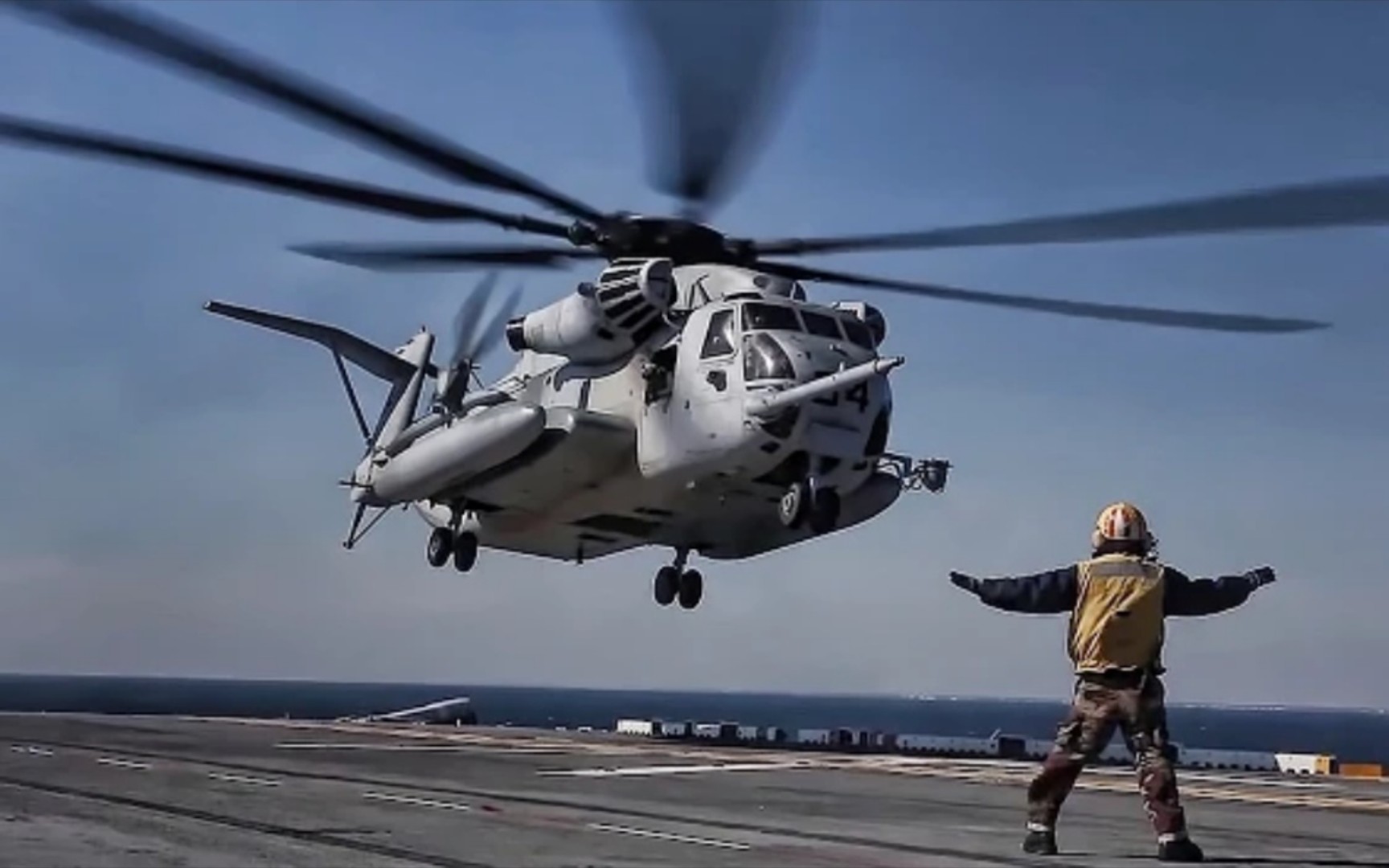 飓风制造者:ch-53e超级种马重型运输直升机,美海军陆战队由舰到陆的
