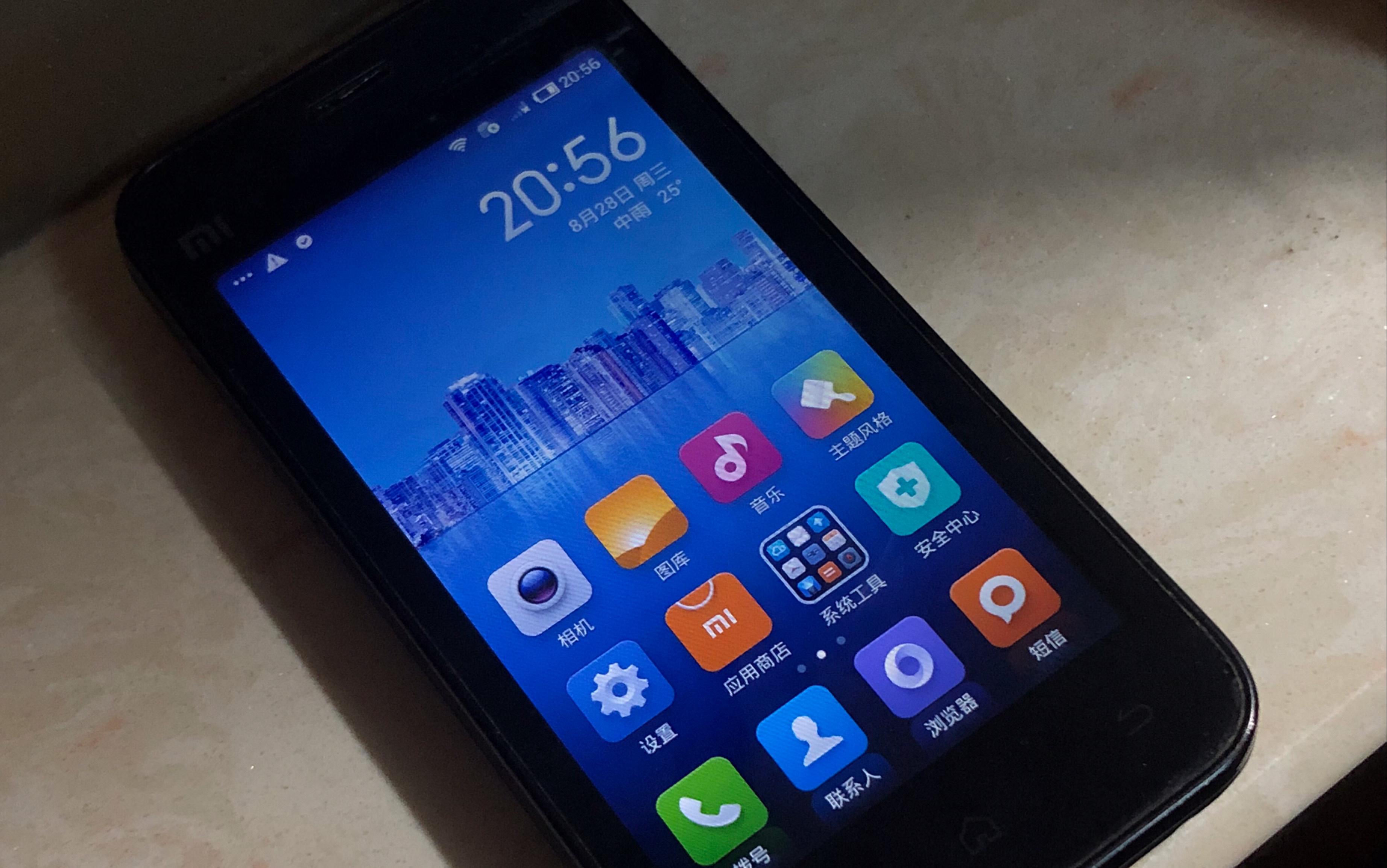 【开箱】43元小米手机1代,11年1999元的传说级小米第一代产品,用来看