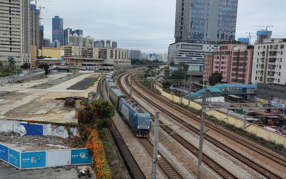 广铁伪特快t8370通过草埔天桥