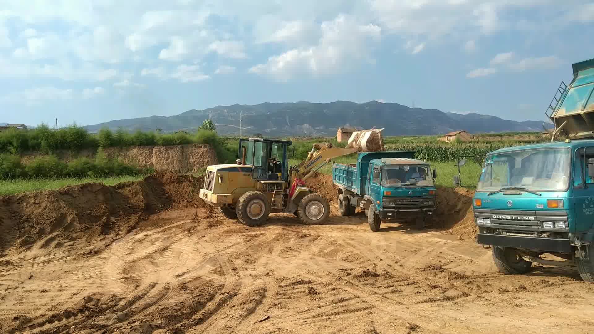 农村宅基地垫土,这一车70元贵不贵