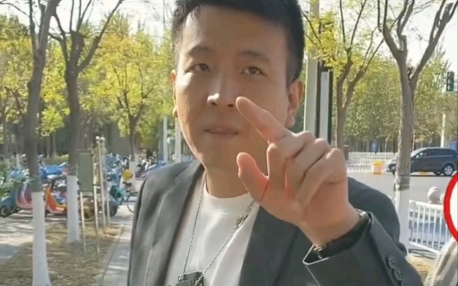 浪哥的虚仔教妞妞玩战神陀螺—天津硬哥到著名筑雪斤时间进行第一手