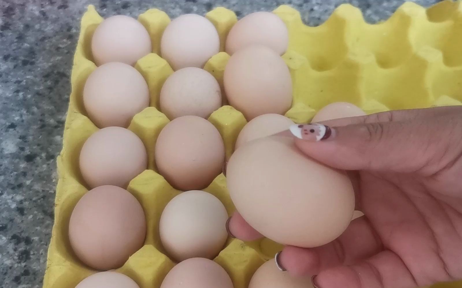 保存鸡蛋,是大头朝下,还是小头朝下?顺序搞错,难怪鸡蛋会坏