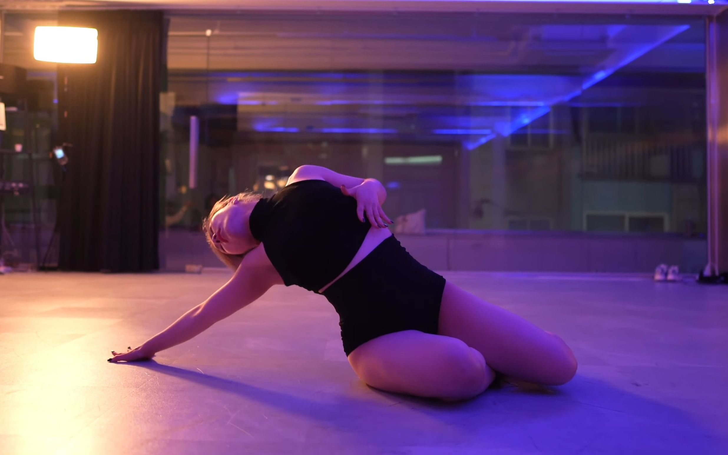 victoria monet - moment | red 编舞